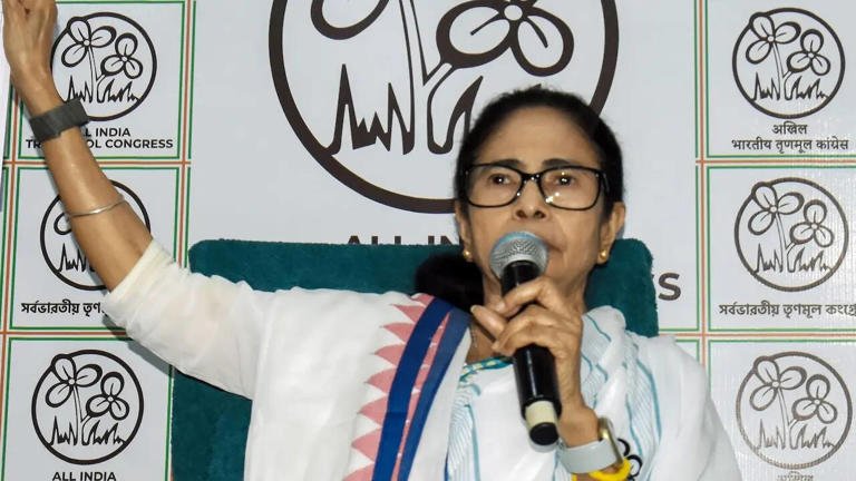 Mamata Banerjee Slams Centre Over “Unofficial President’s Rule” and Citizenship Fears