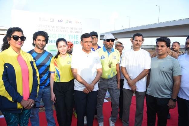 Sports Minister Dr. Mansukh Mandaviya Leads ‘Cycling by the Sea’ Cyclothon in Mumbai