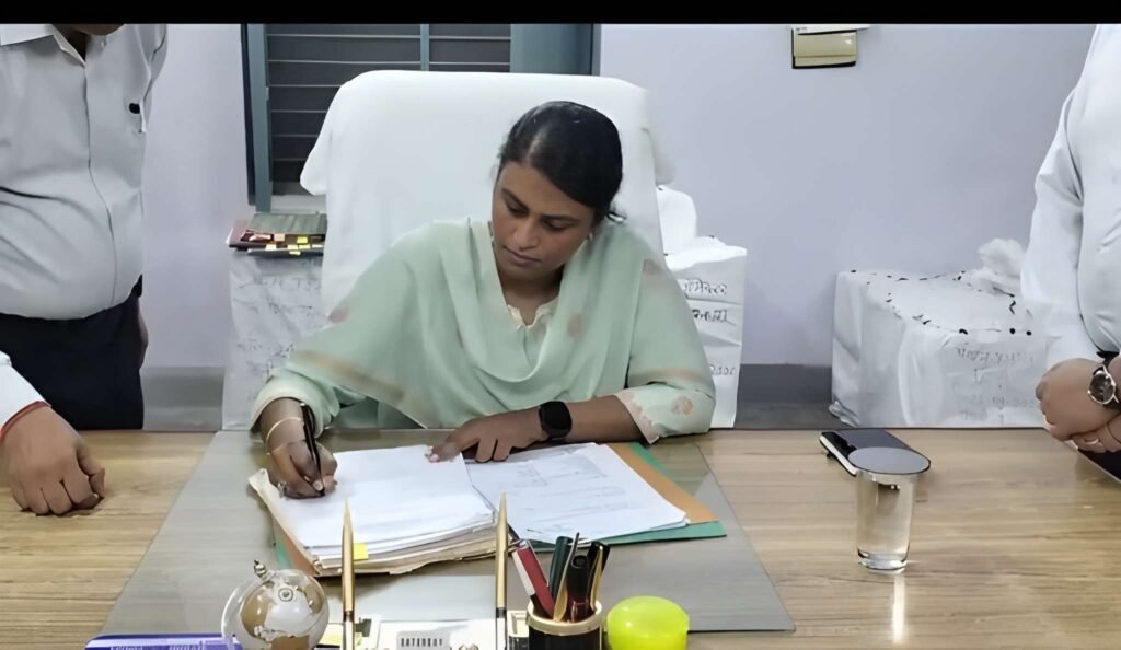 IAS M. Arunmozhi Takes Charge as Etah District Magistrate to Drive Local Infrastructure